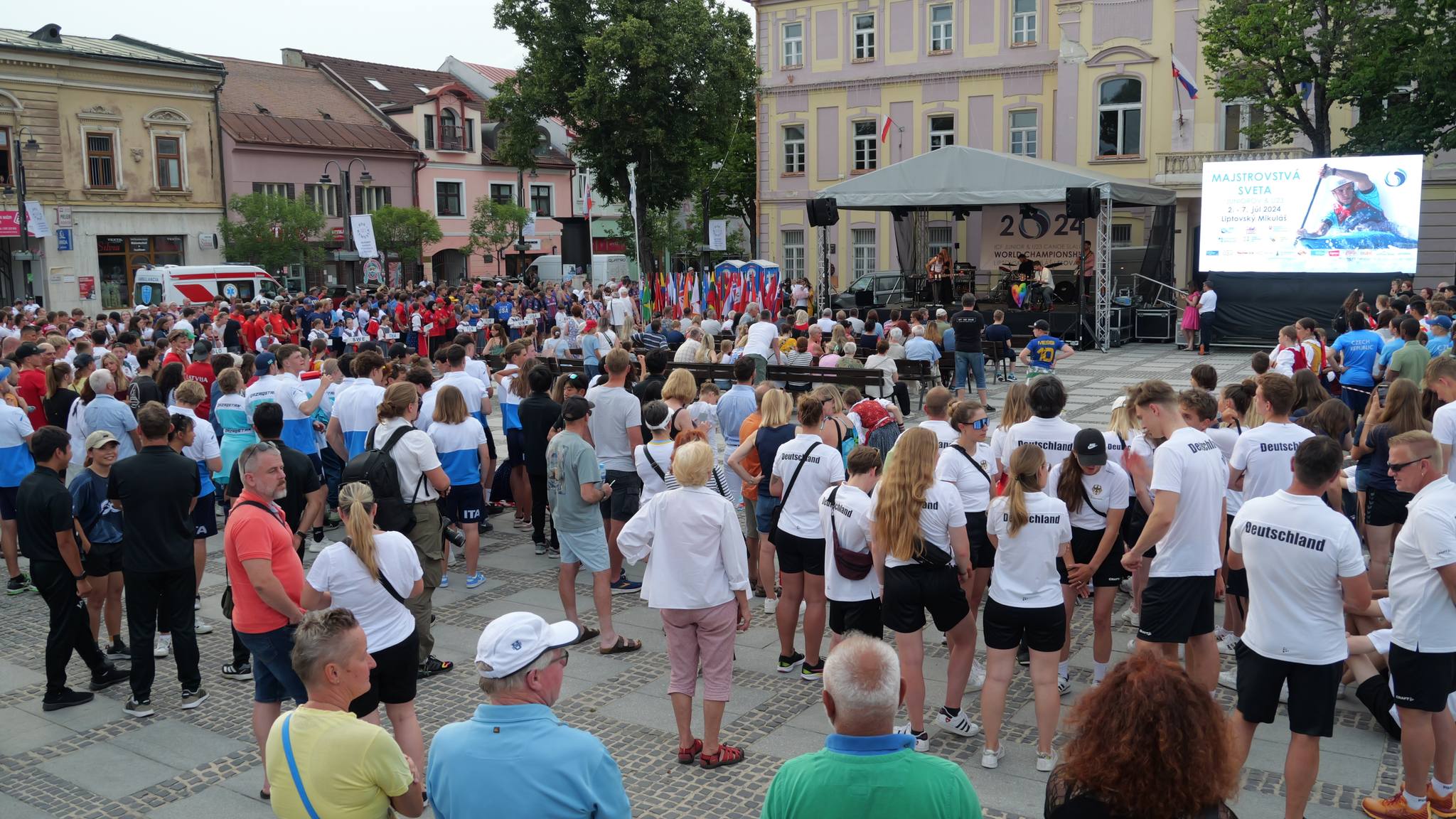 SVETOVÝ ŠAMPIONÁT JUNIOROV A DO 23 ROKOV NA DIVOKEJ VODE je oficiálne otvorený