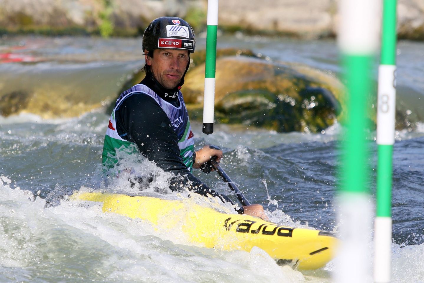 Do semifinále päť zo šiestich kanoistických lodí