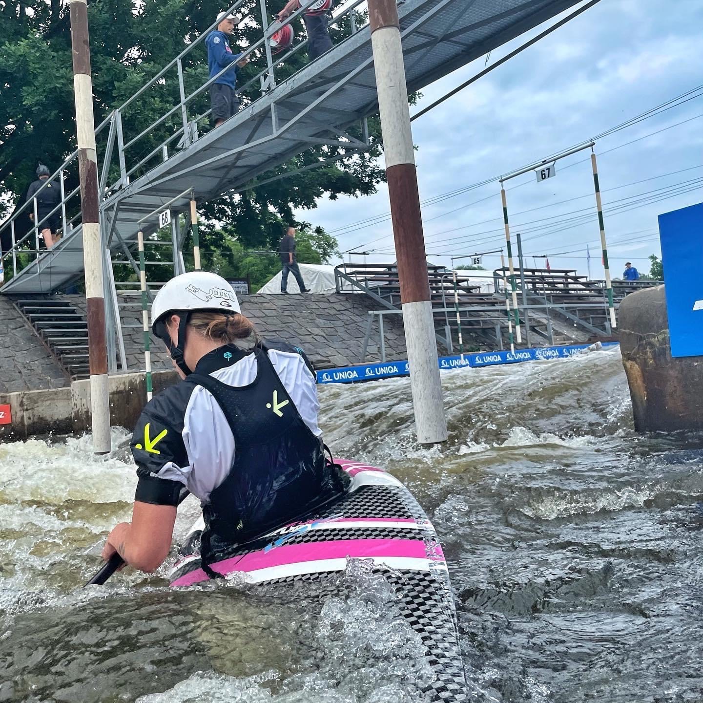 Z kvalifikácie v pražskej Tróji postupuje ďalej šiesť lodí