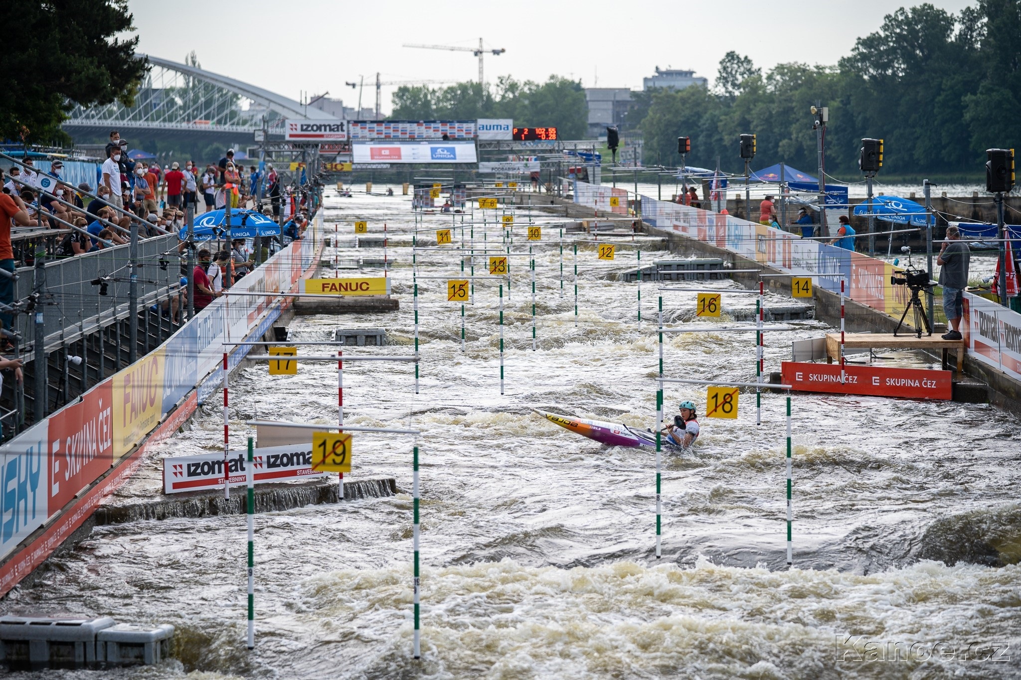 Do semifinále desať slovenských lodí