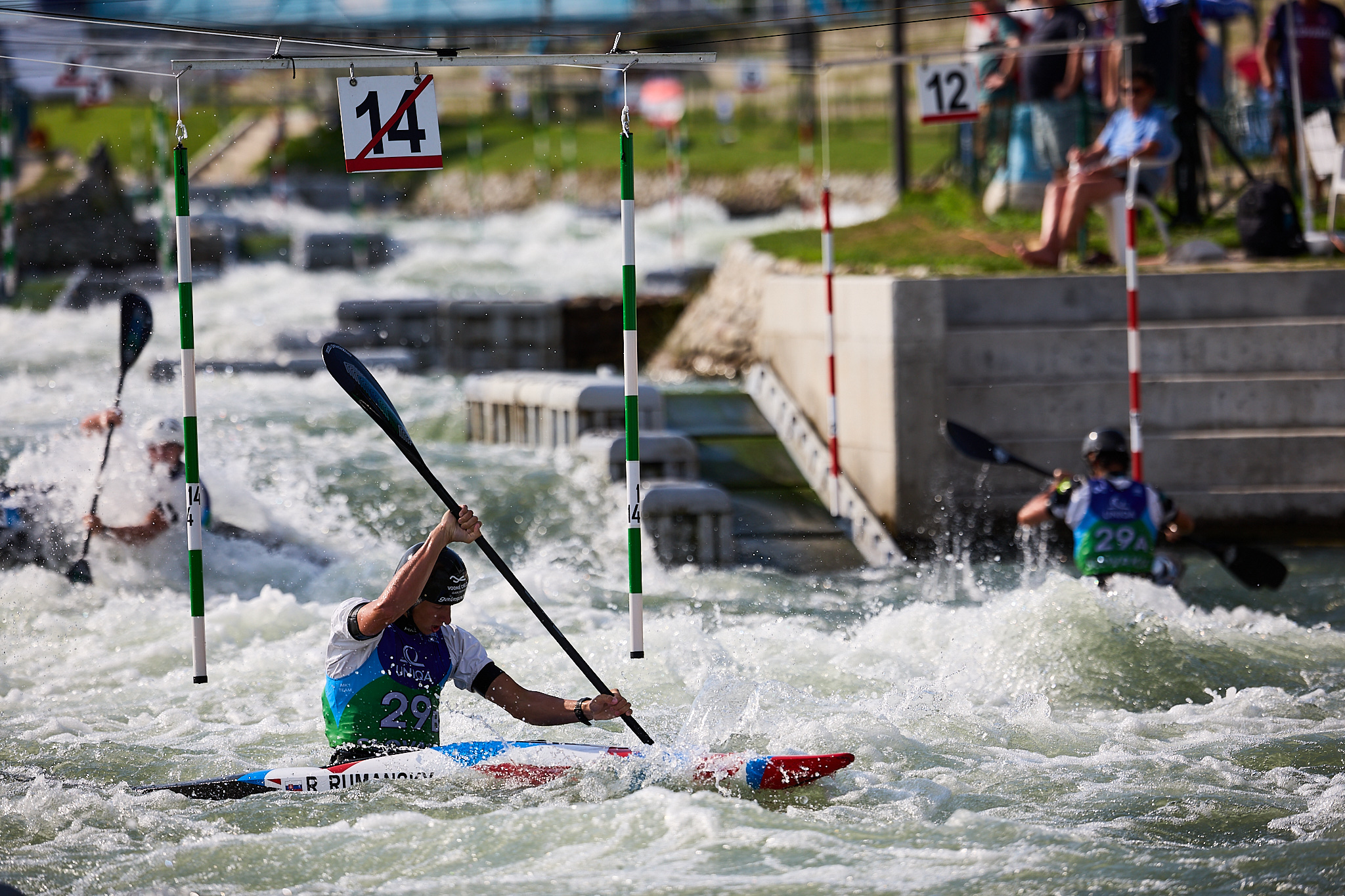 V kajakárskych tímových súťažiach dve šieste miesta a desiate
