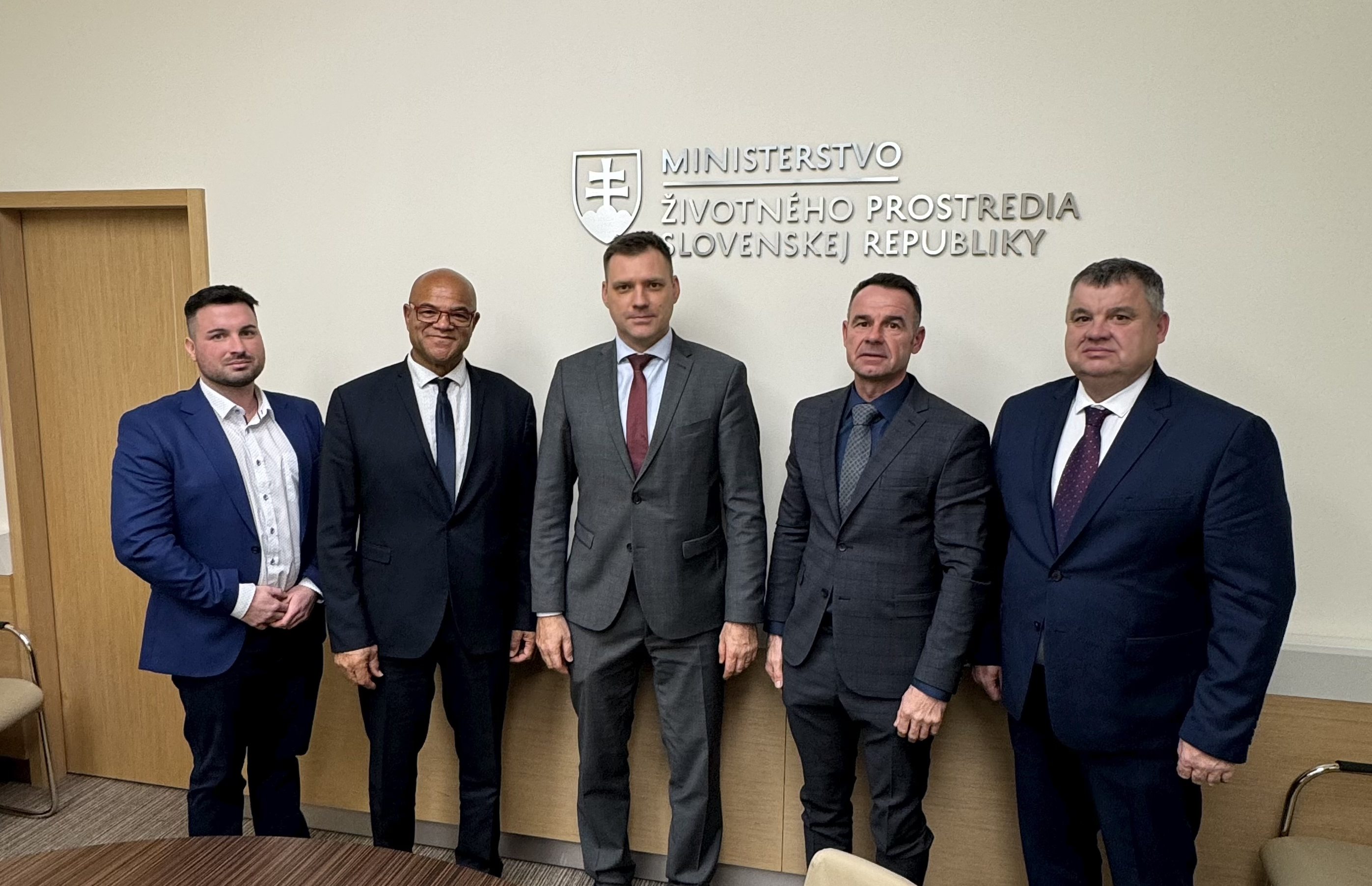 Vrcholoví zástupcovia Slovenskej kanoistiky na Ministerstve životného prostredia SR