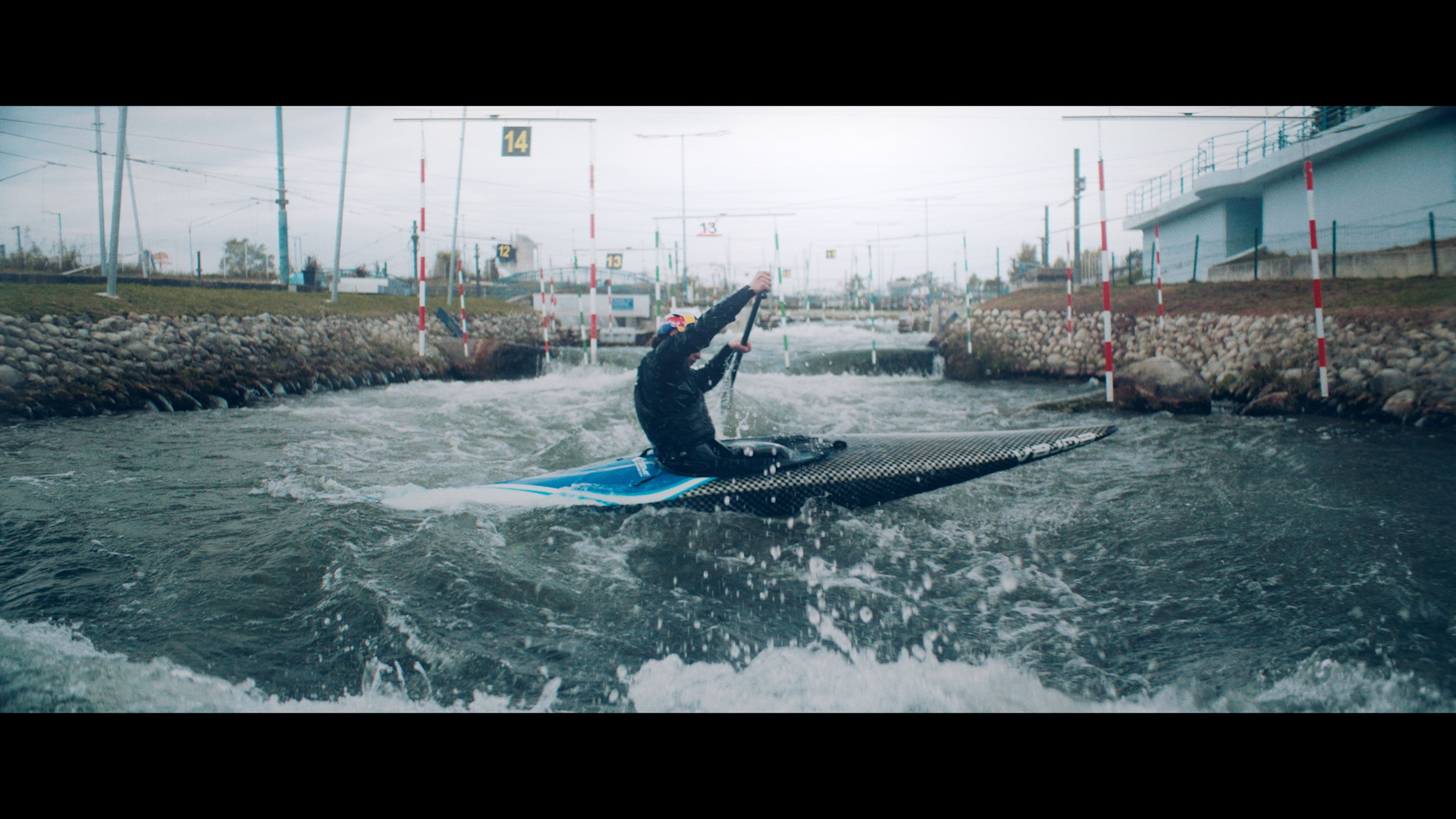 Športový dokument so Zuzanou Paňkovou a Jakubom Grigarom vás chytí do víru divokej vody